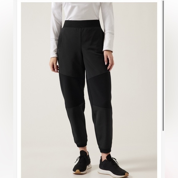 NWT Athleta Get Set Hybrid Jogger in Black. Size Small